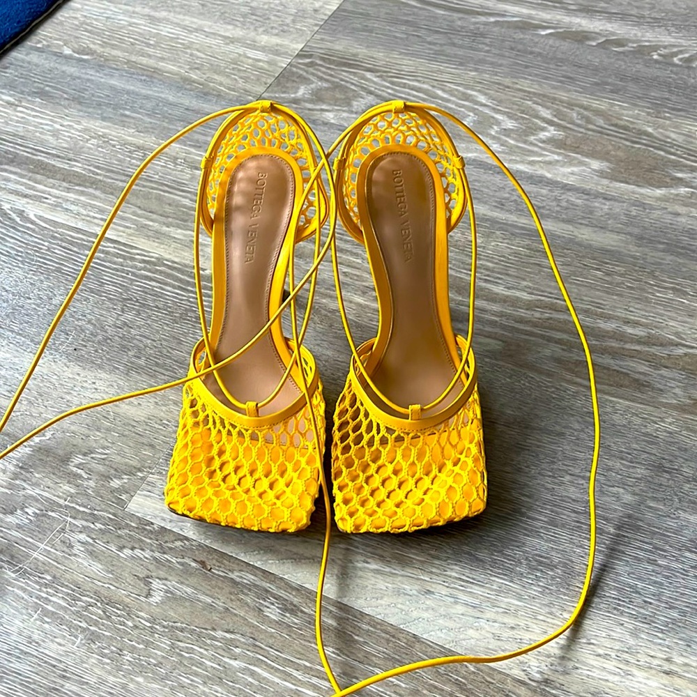 Bottega Venetia wrap up stretch heels